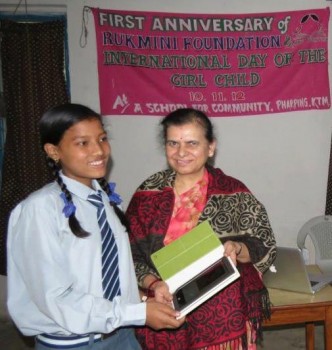 Rabina Accepts eBook Readers from Mrs Laxmi Aryal