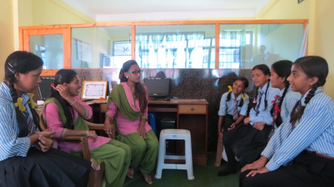 Ruku_DIdi_intereacting_with_Ruku_Scholars_of_Arunodaya_School