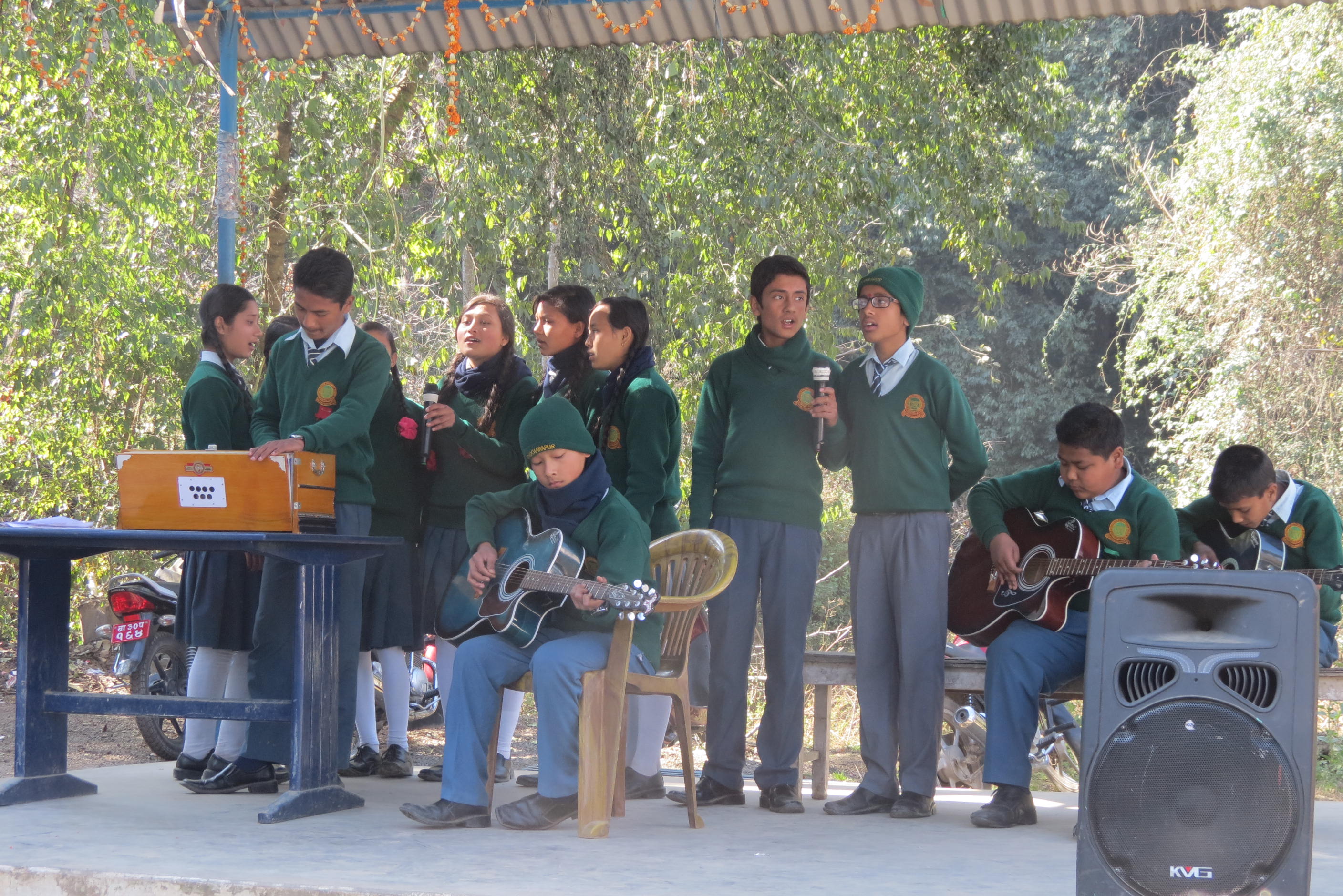 Students perform -Phool ko aankhama-