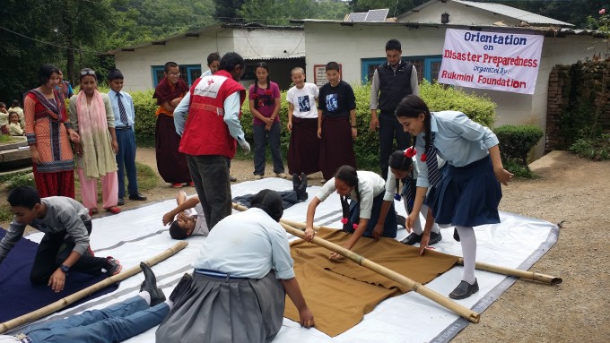 Class 10 students learn to make a strecher