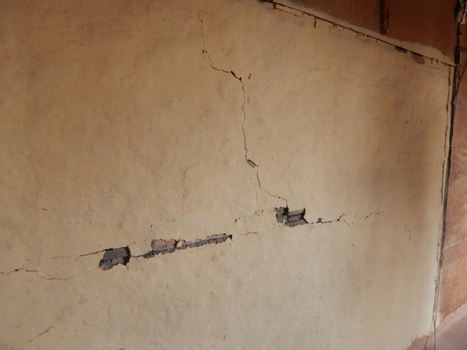 Cracks of Jonisha's house