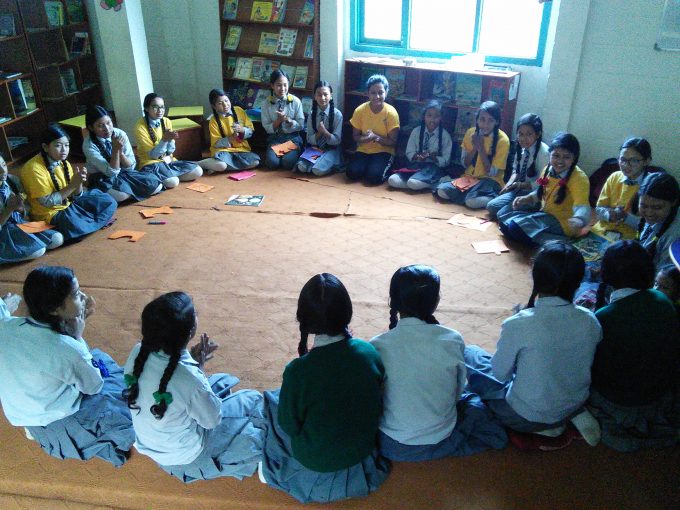 mentor-sushmita-from-litclub-sikharapur-discuss-with-her-girls-about-what-are-they-likes-and-dislikes-during-belonging-session
