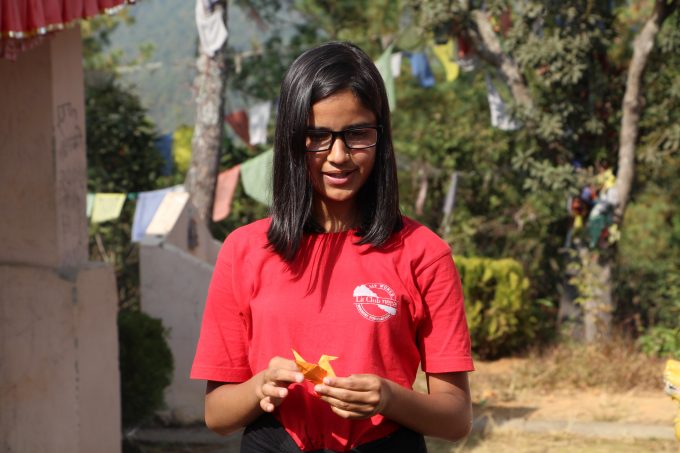 sisham-explaining-about-her-orange-bird