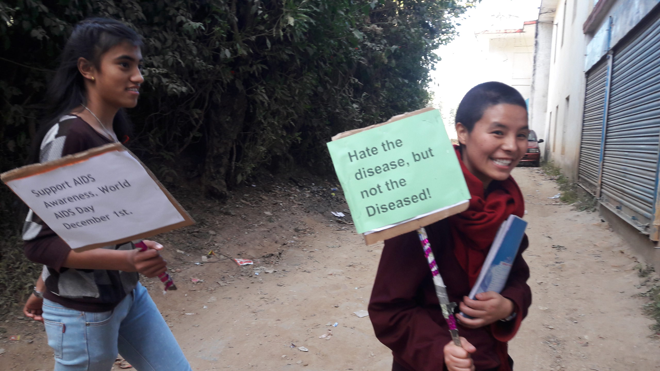 RUKU Scholars (TSULTRIM SANGMO LAMA) Showing Play Cards (Hate the disease, but not the Diseased!)