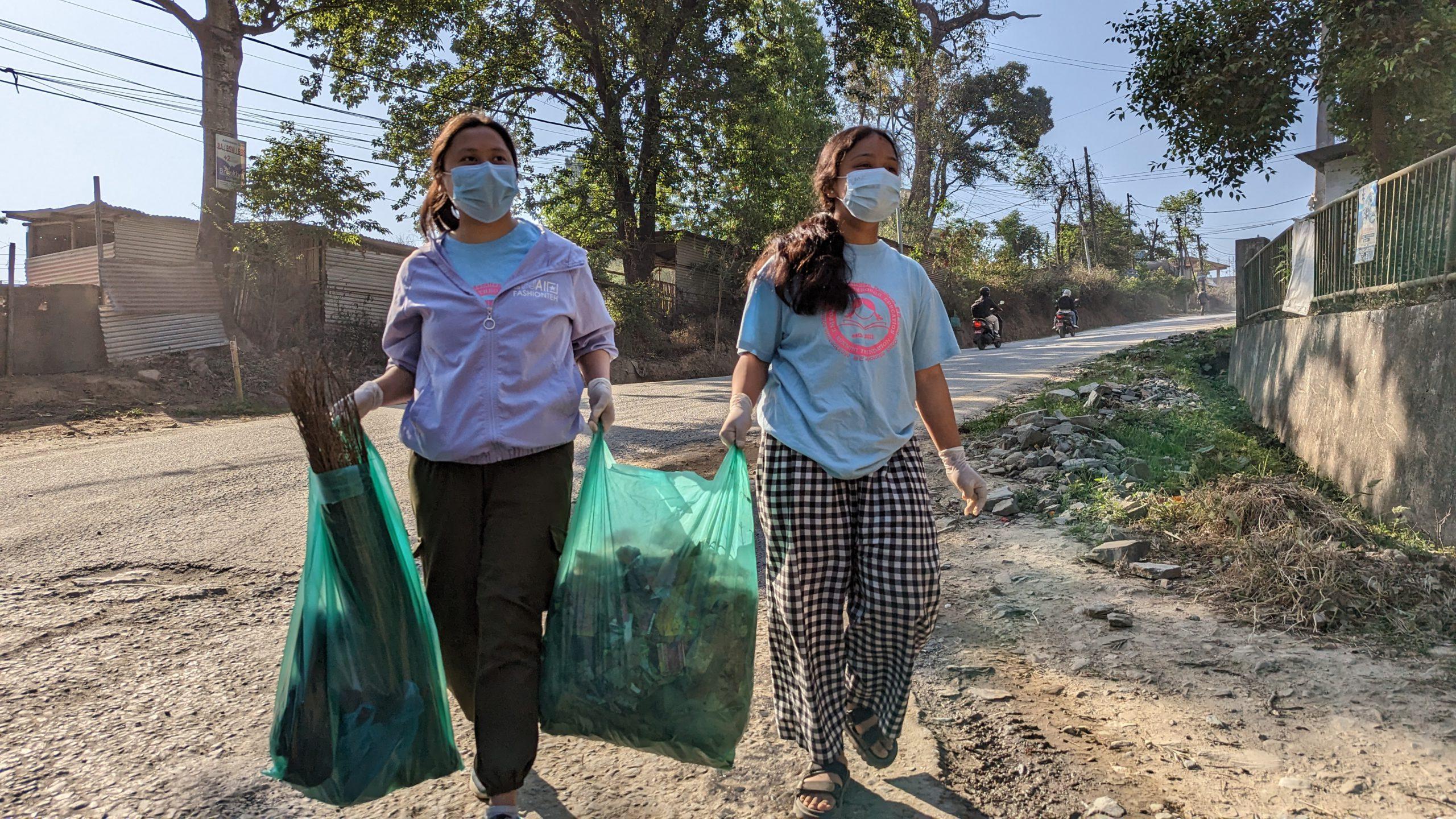 RF didi Roshani and Tamanna carrying Garbage together