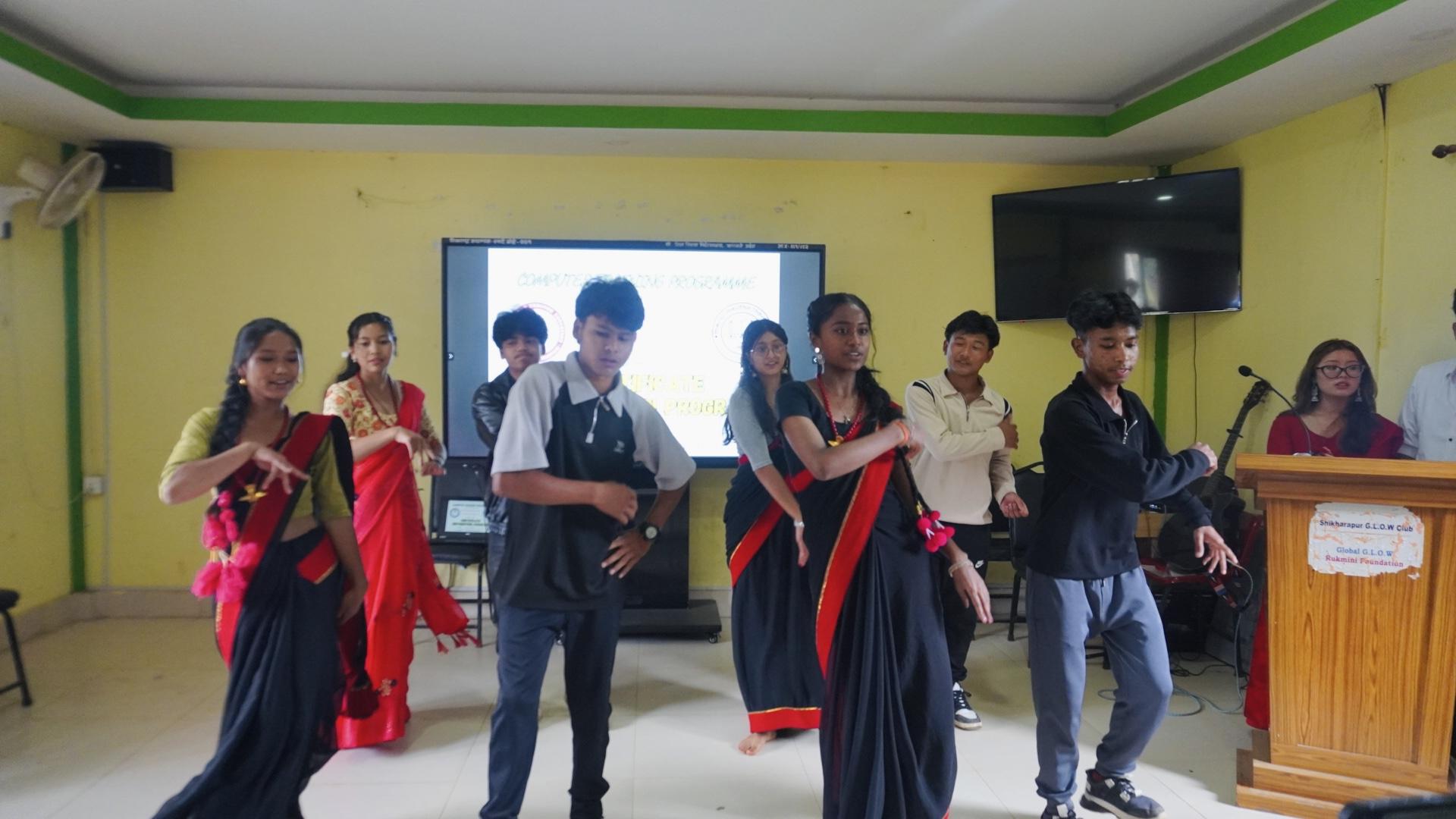 Couple Dance Performance by computer trainees_