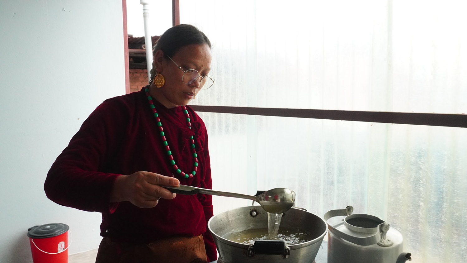 Sushma Didi preparing sugar syrup for Lal Mohan_